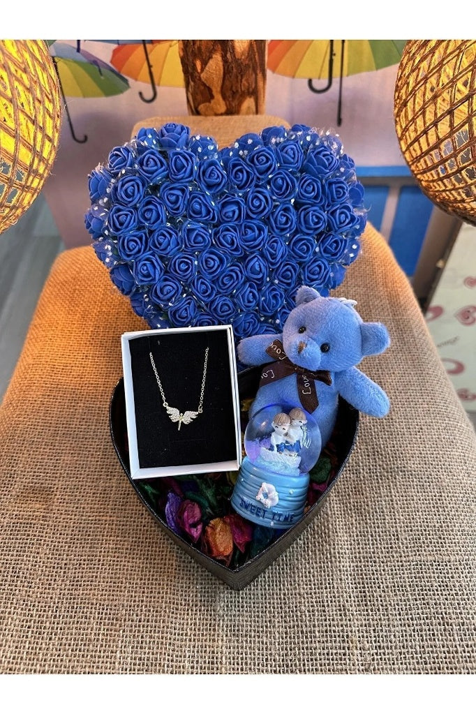 Hediye Kutusu Güllü Kolyeli Kar Küreli