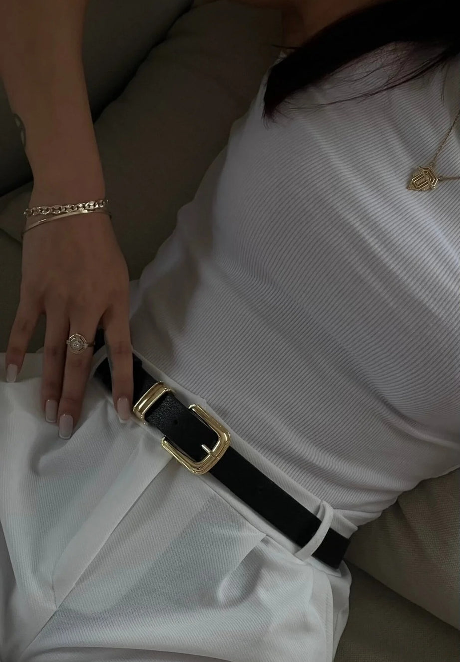 Gold Tokalı Siyah Kadın Kemer – Zamansız Şıklık