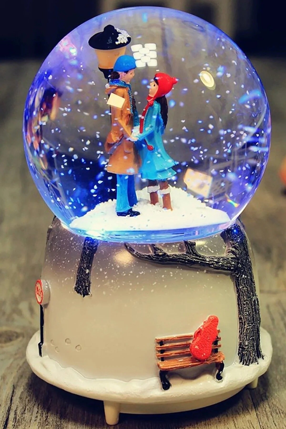 Sevgili Aşıklar Temalı Kar Küresi Müzikli Işıklı Sevgiliye Hediye - Fembelt